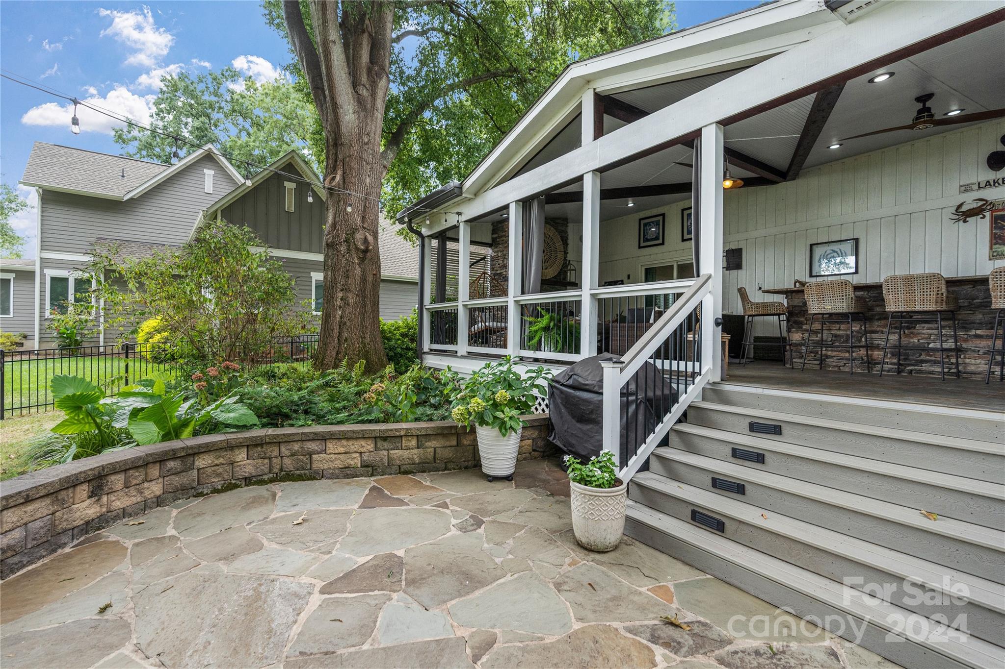 Point Largo - Residential