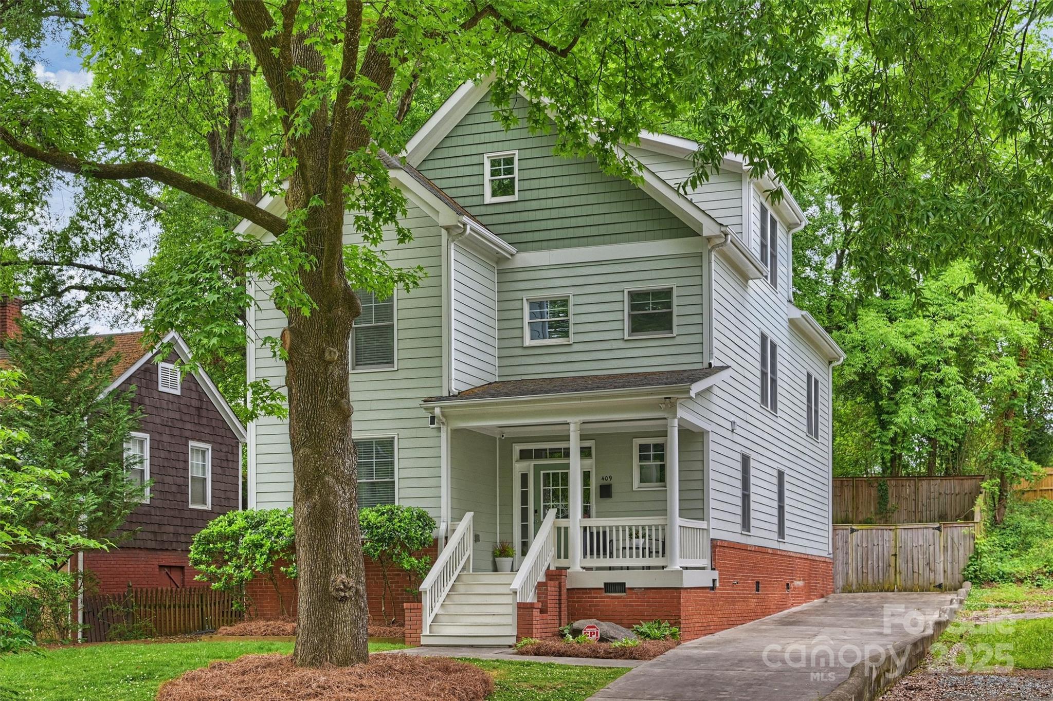 409 W Kingston Avenue