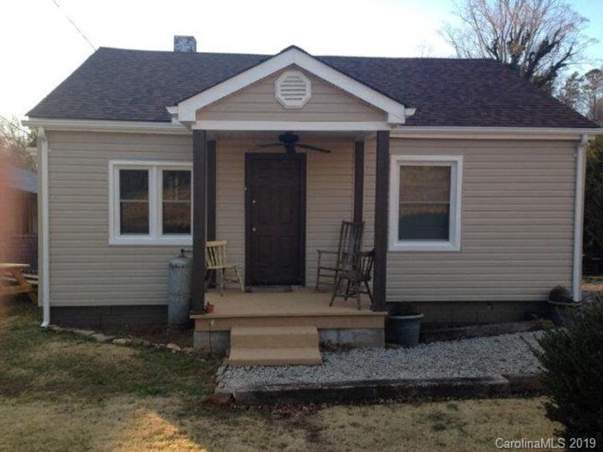 Cozy 2 bedroom 1 bath home with open floor plan that has been remodeled. New siding, floors, cabinets roof only 3 +/- years old and much more. Nice yard with room for a garden and plenty of parking. Home is located with in minutes to Hospital, YMCA, Wal-Mart, downtown Marion and I-40. Motivated sellers priced home to sell and it won't last long at this price. Call today to schedule your viewing. Broker related to owner