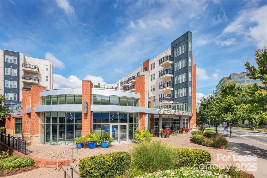 902 West Fourth Street Cedar