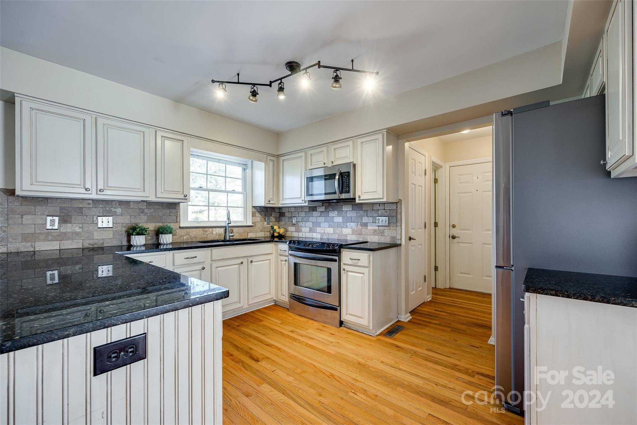 Seven Coves - Residential