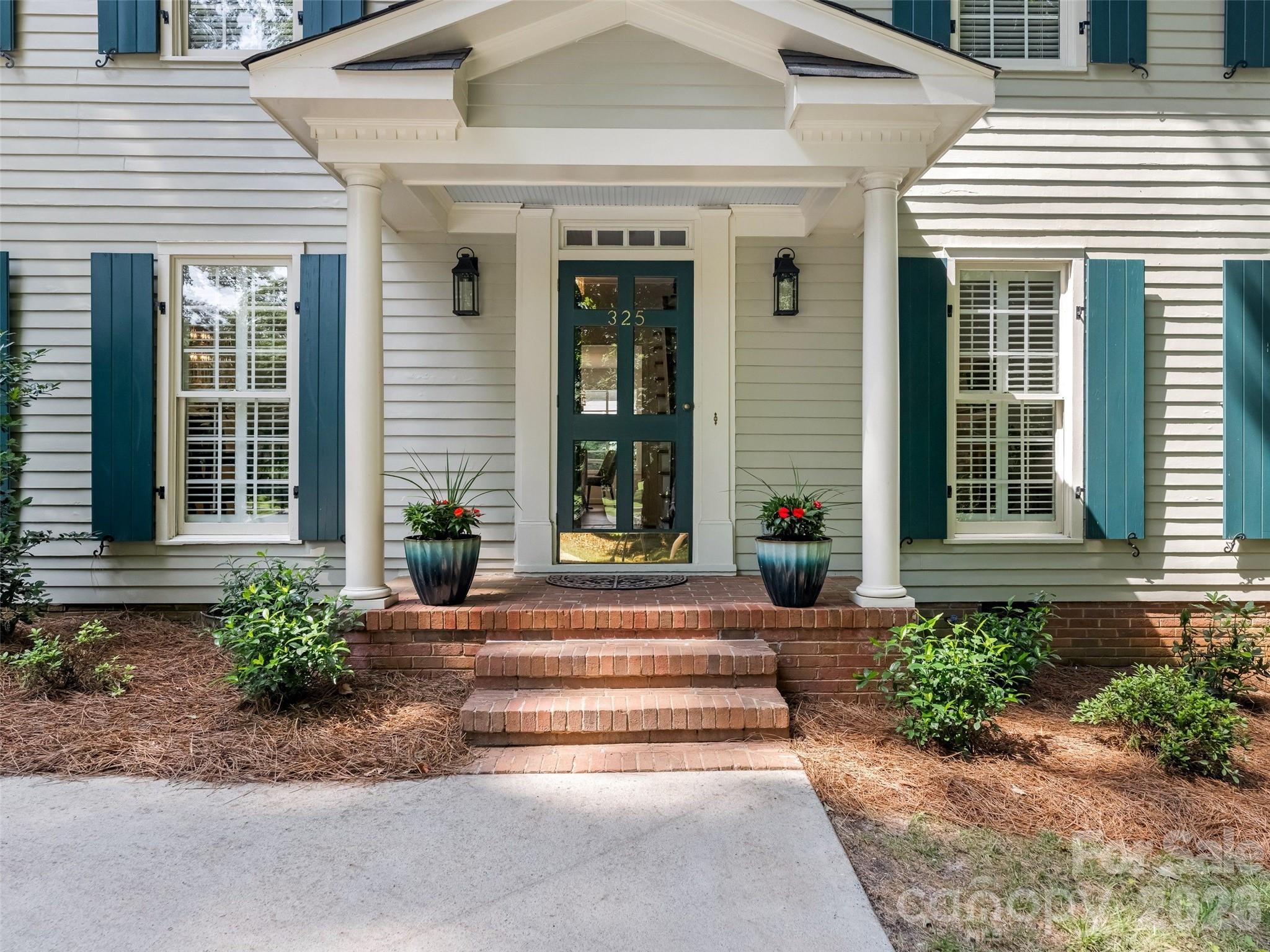325 Stratfordshire Drive