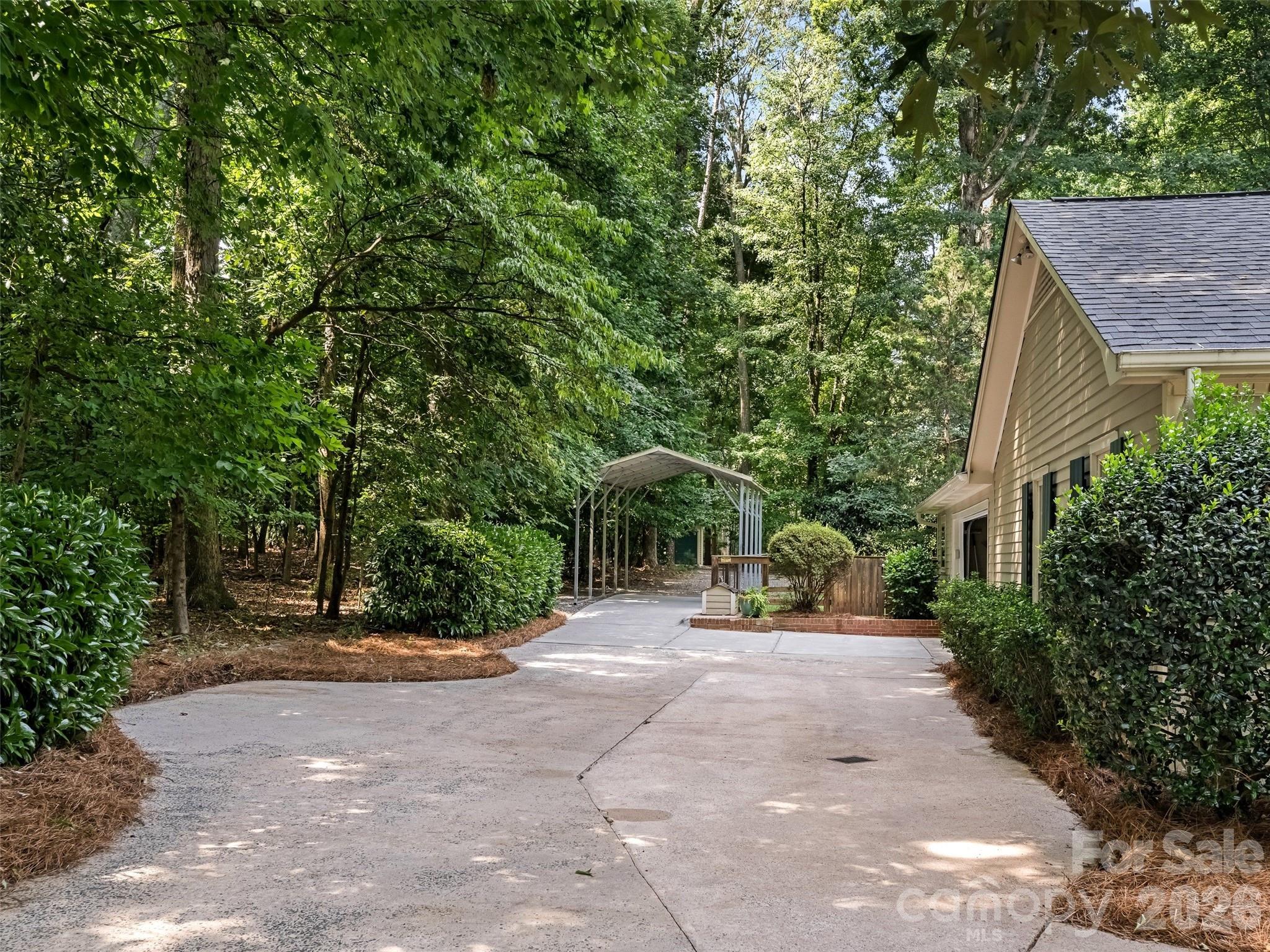 325 Stratfordshire Drive