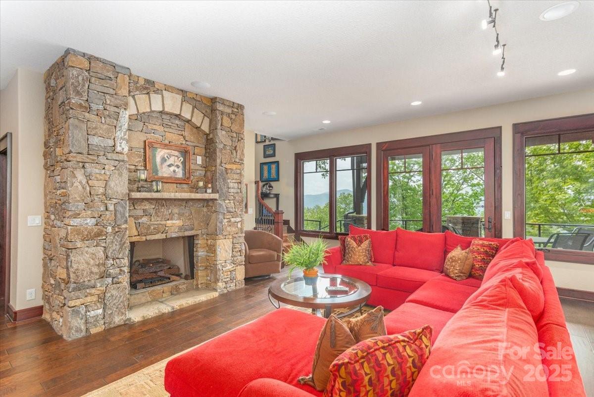 Laurel Ridge Country Club - Residential