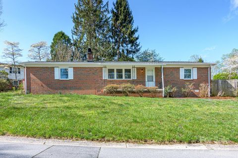 1207 Pinebrook Circle Hendersonville NC 28739