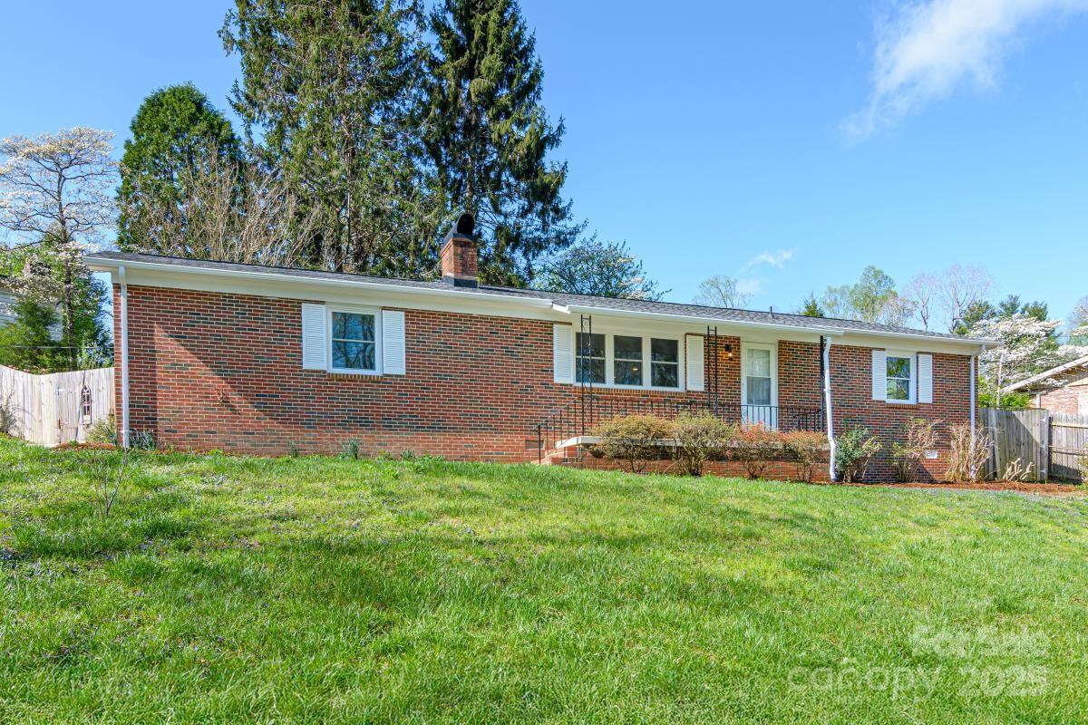 1207 Pinebrook Circle