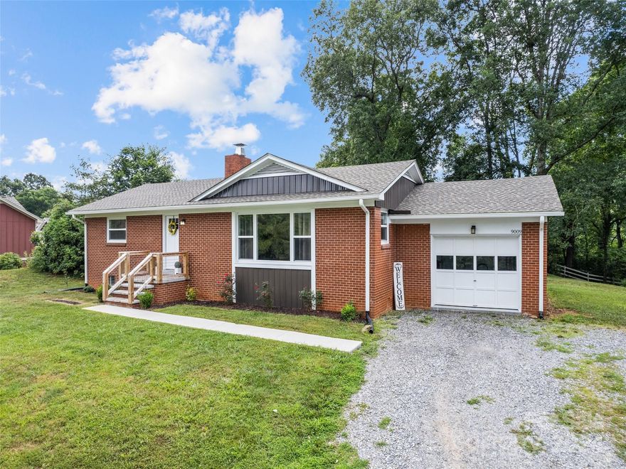Enjoy main level living in this cozy brick rancher featuring a single car garage and a welcoming wood
burning fireplace. Ideal for residential or commercial use, this property boasts a level yard and is
conveniently located just minutes away from major highways. This property also features a full unfinished
basement with laundry, and is perfect for ample storage space. Don't miss out on this opportunity to own a
versatile and well-situated home!