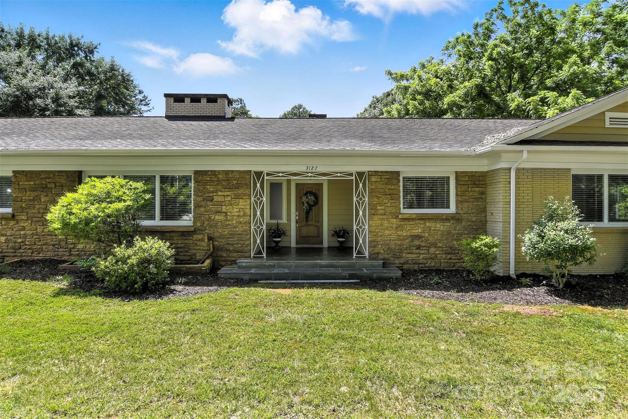 3127 N Center Street