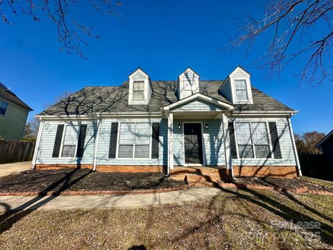 Photo of 9501 Pondside Lane, Charlotte, NC 28213 (MLS # 4331062)
