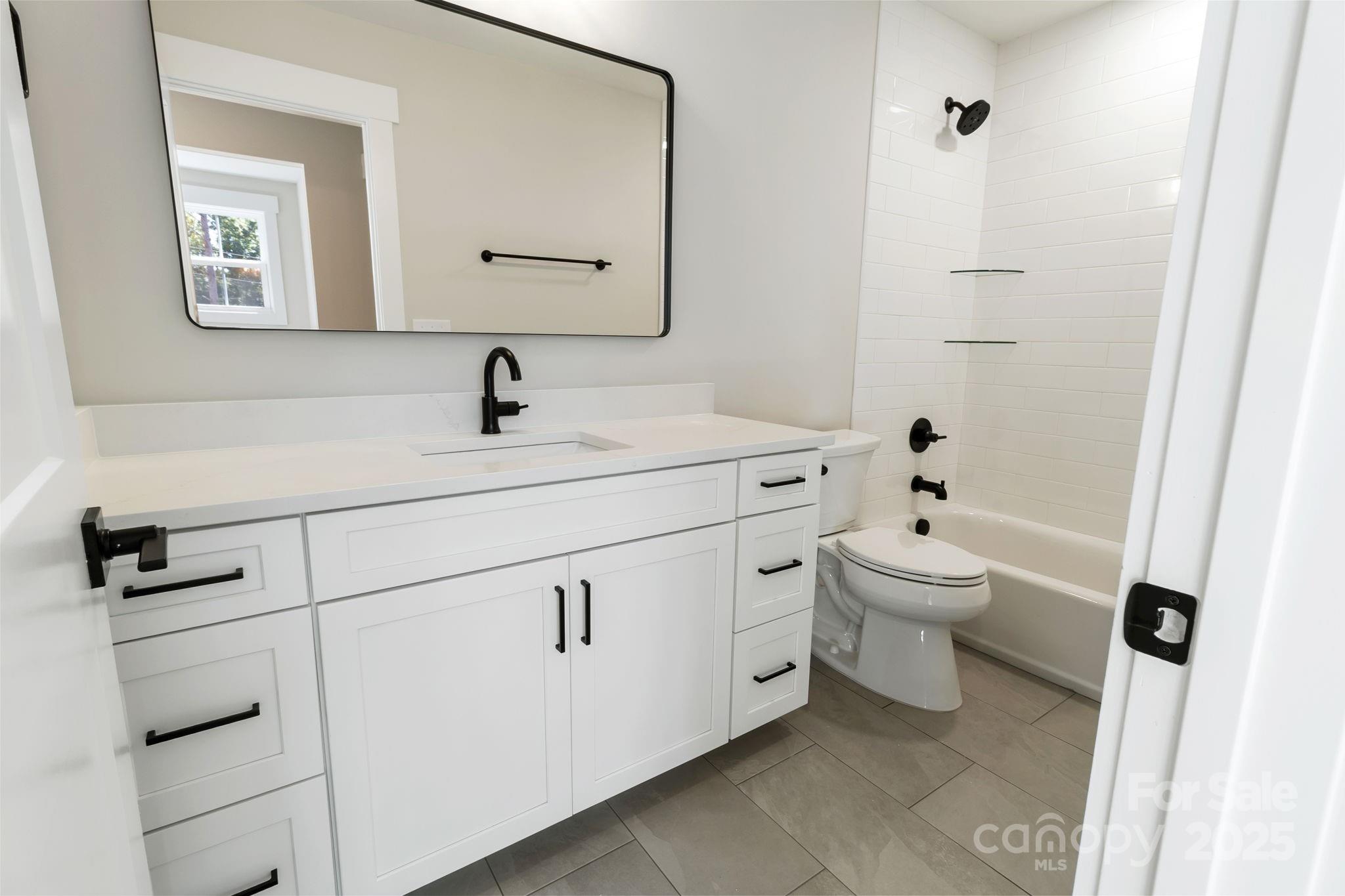 Royal Pines - Residential