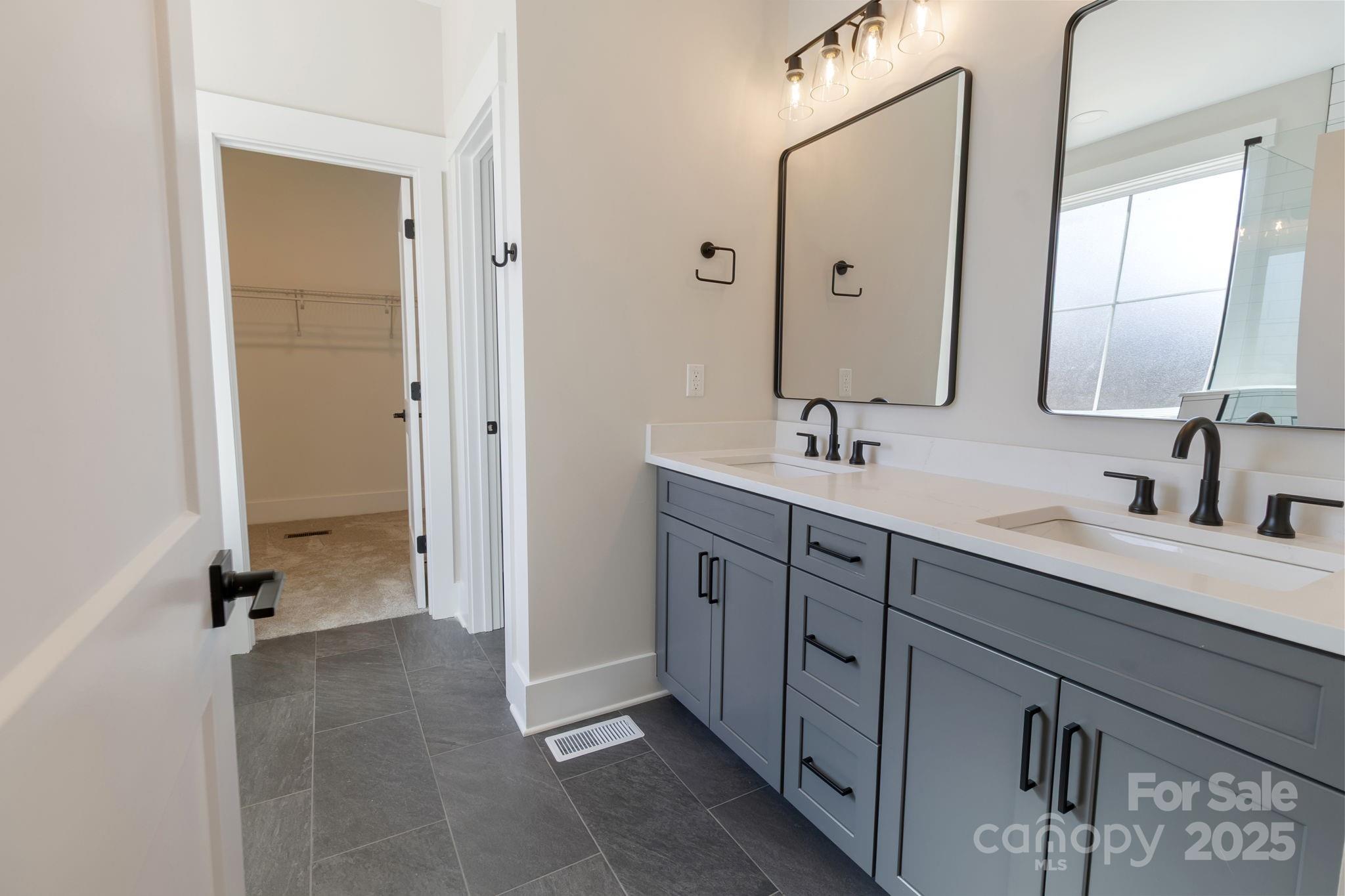 Royal Pines - Residential