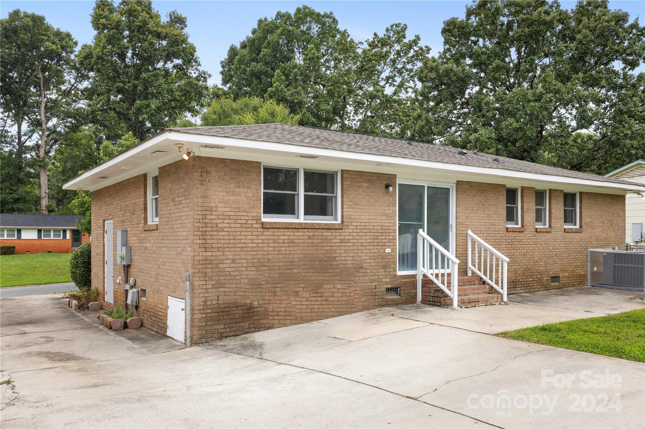 Virginia Manor - Residential