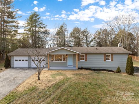 23 Coronet Lane Hendersonville NC 28792