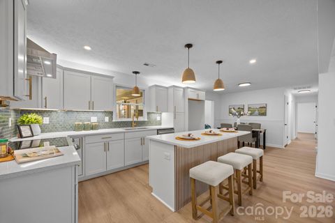 23 Coronet Lane Hendersonville NC 28792