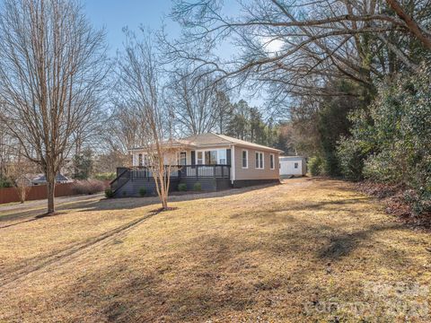 Photo of 3317 Eva Drive NW, Concord, NC 28027 (MLS # 4337666)