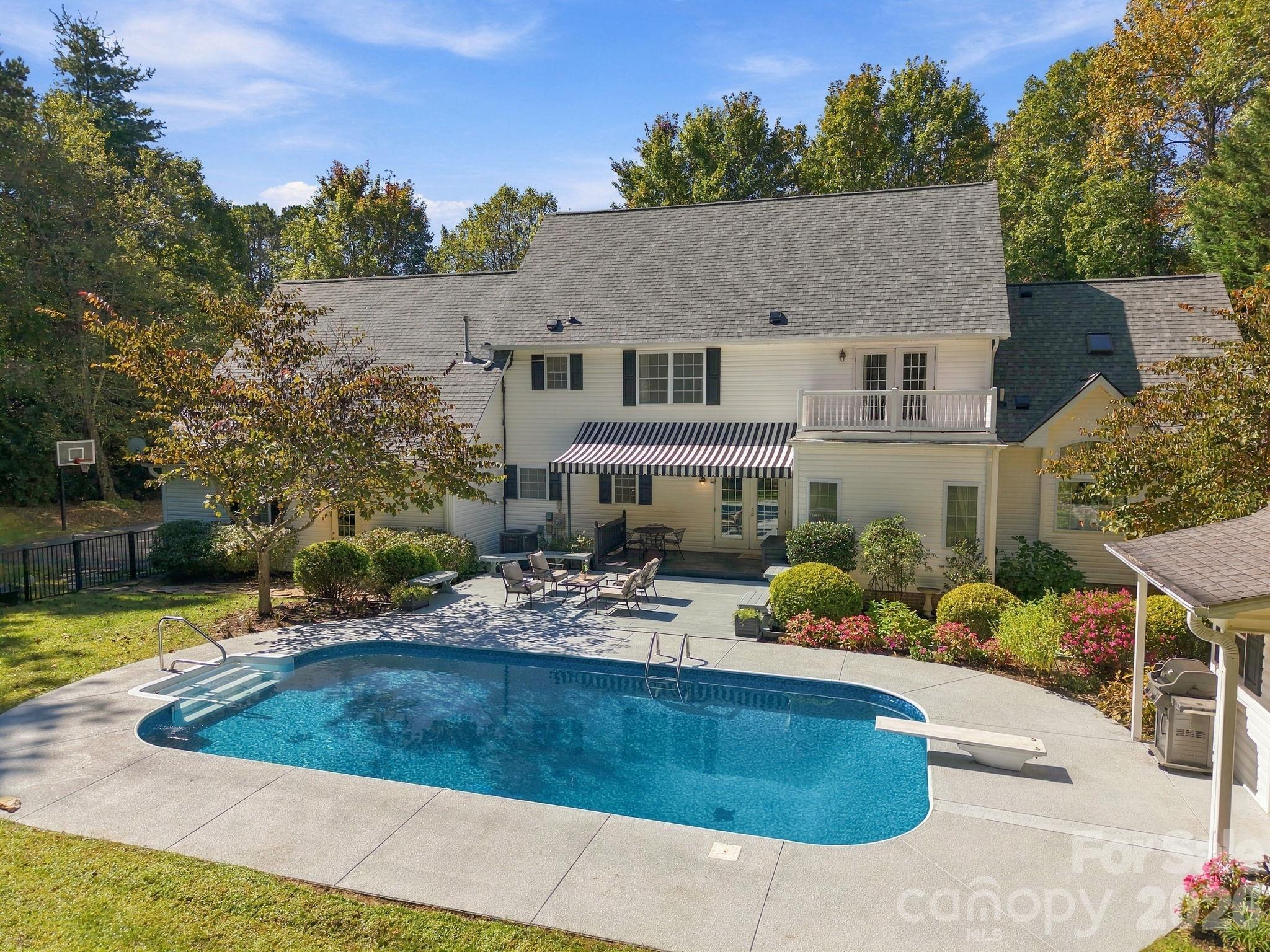 25 Jonathan Creek Drive