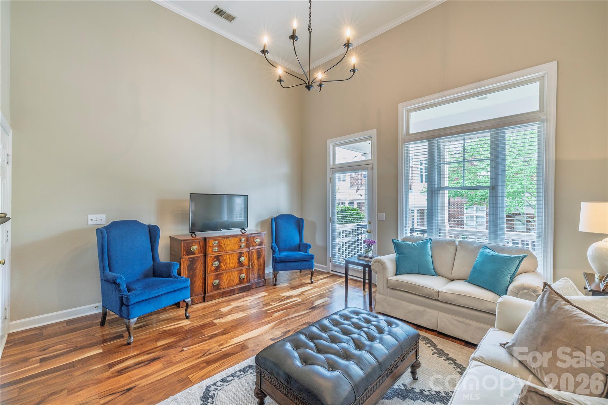 4912 S Hill View Drive