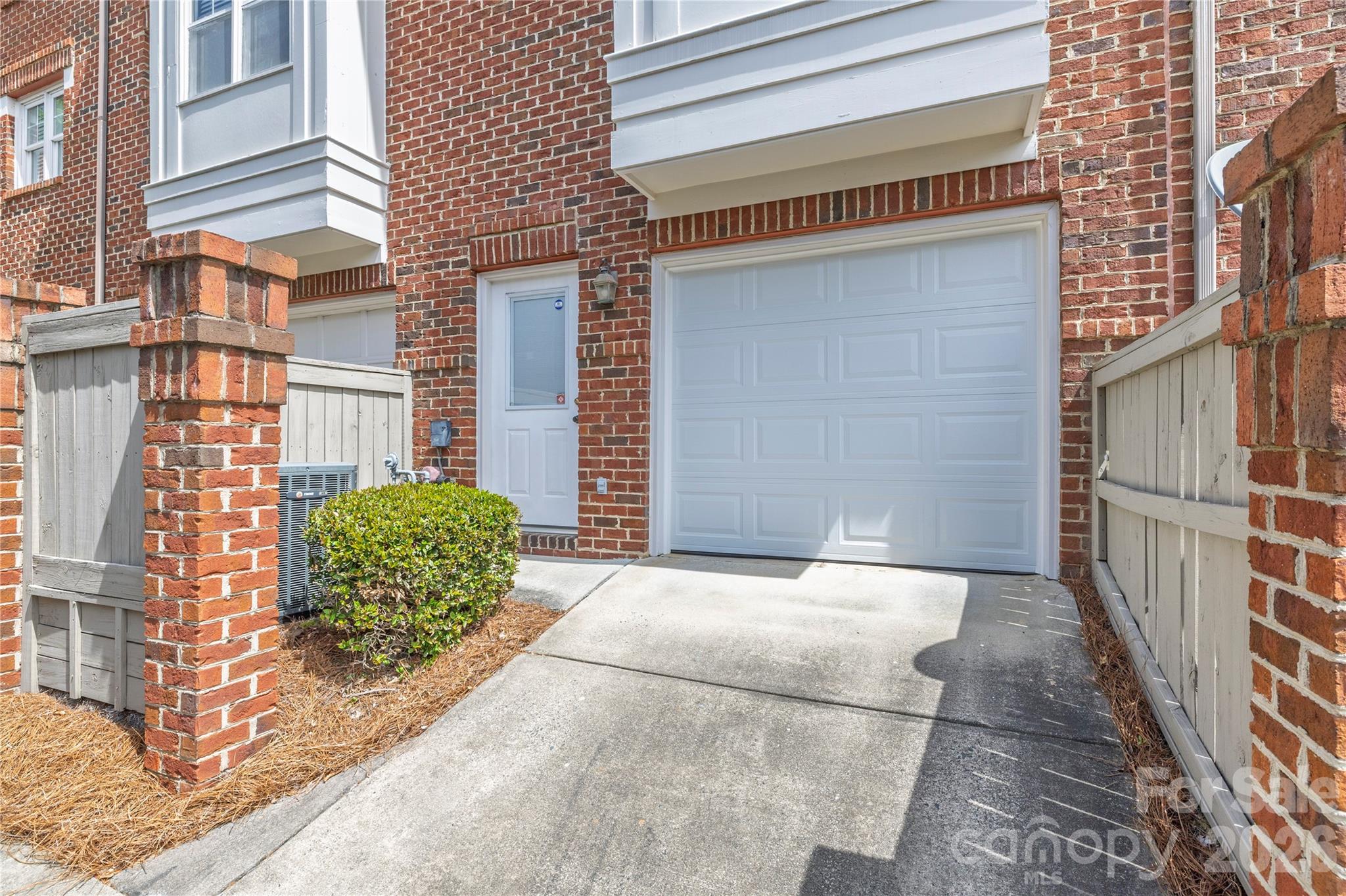 4912 S Hill View Drive