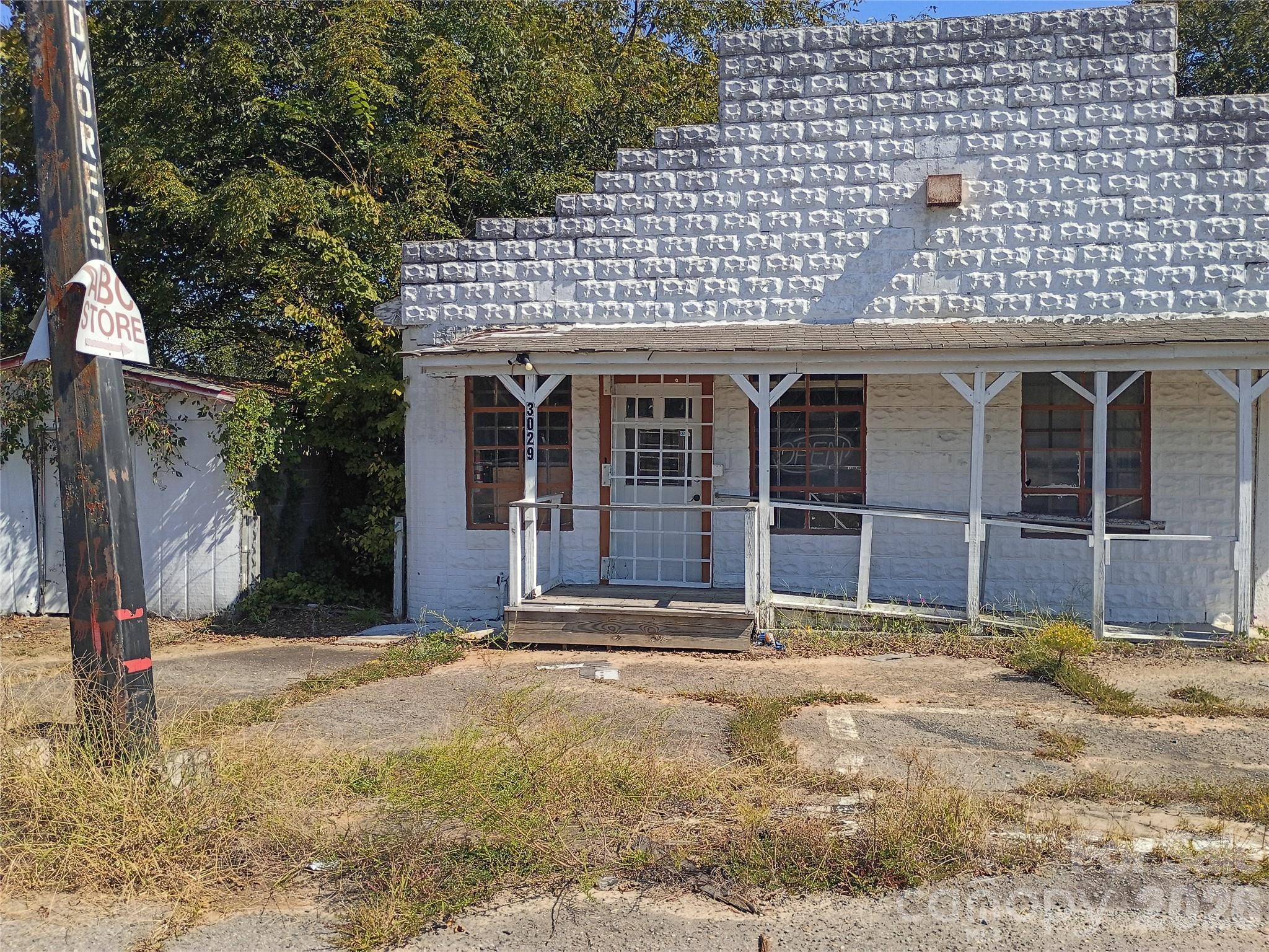 3021 Lesslie Highway