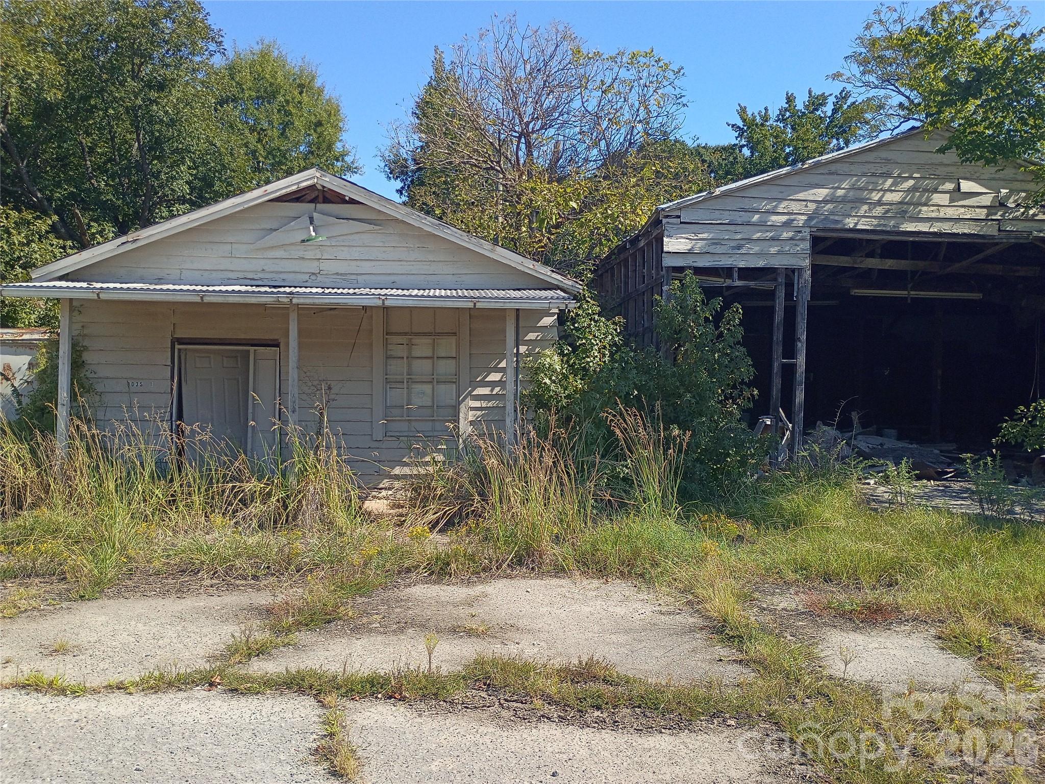 3021 Lesslie Highway