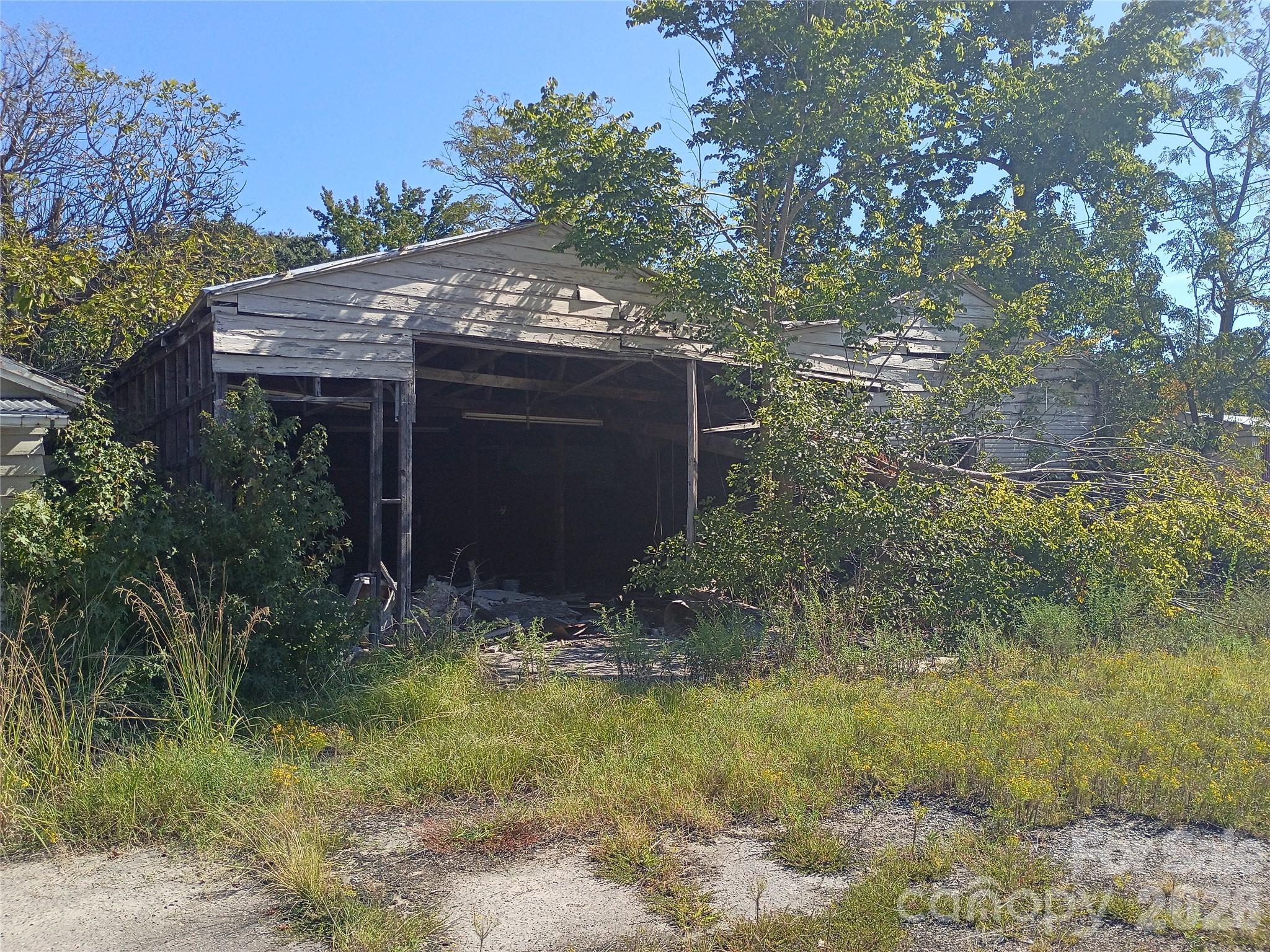 3021 Lesslie Highway