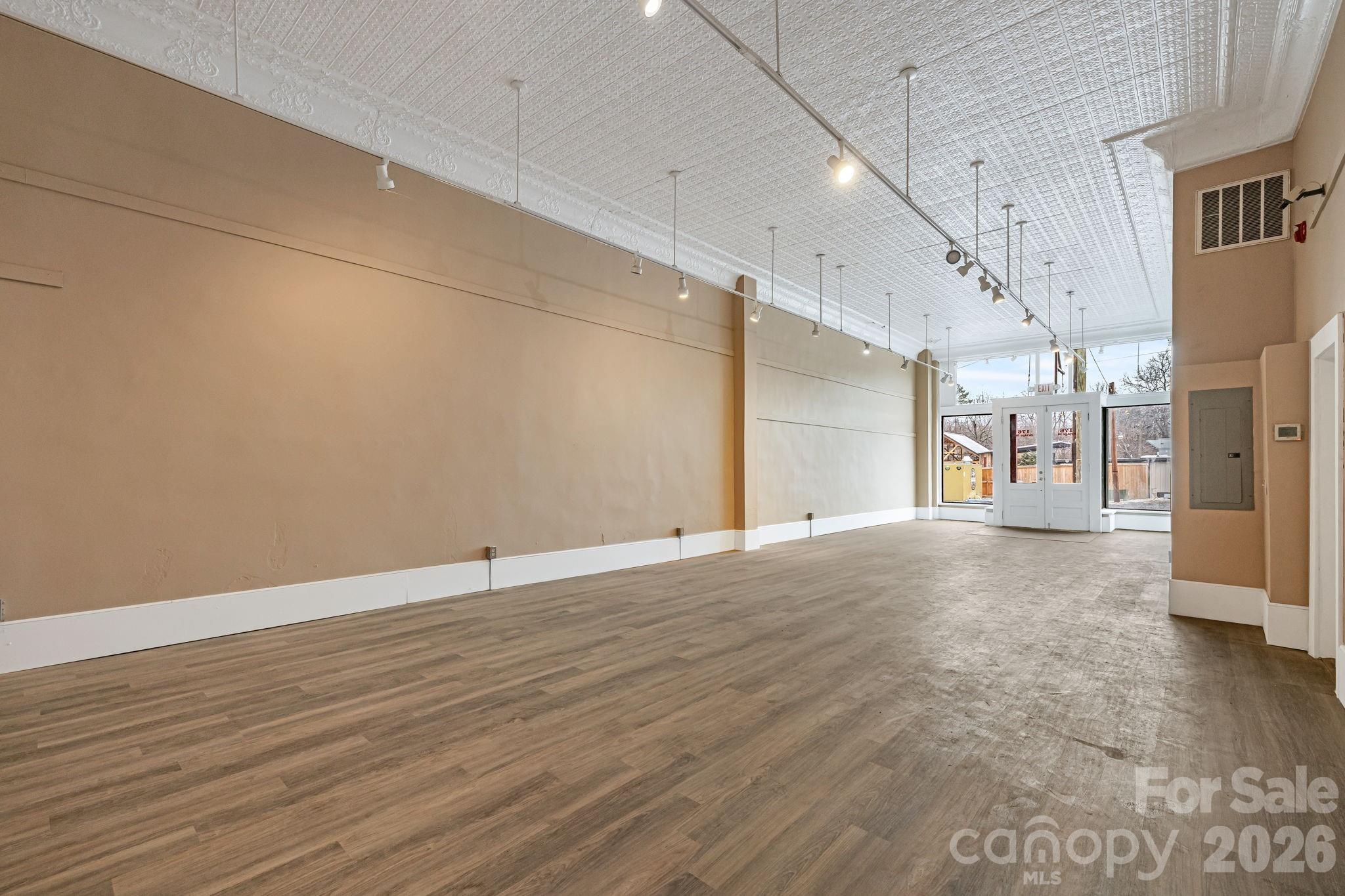 24 Andrews Avenue S 3