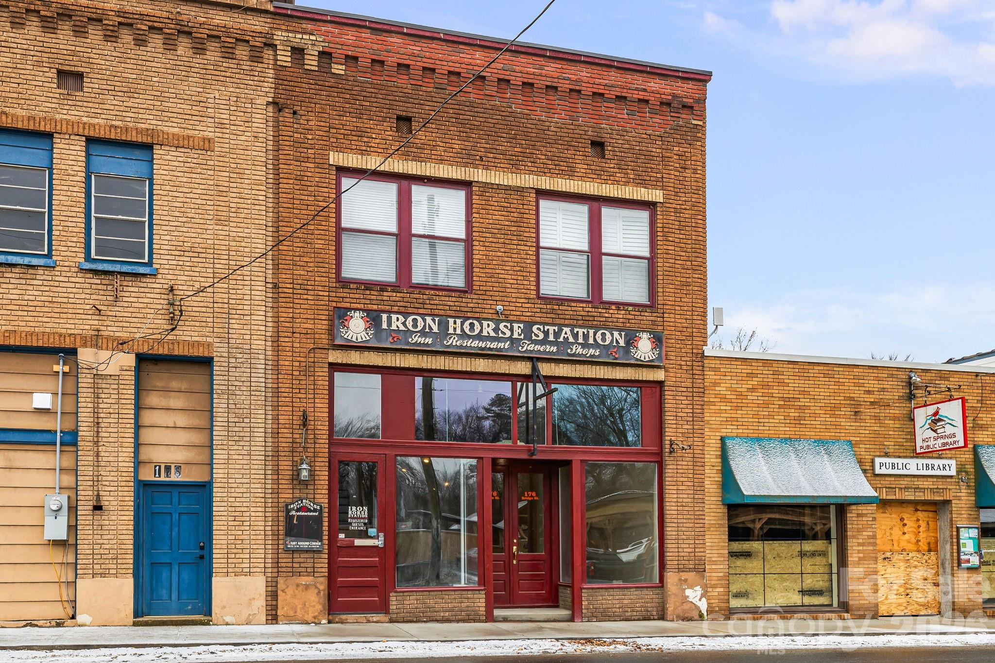 24 Andrews Avenue S 3