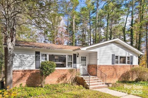 Photo of 314 Armstrong Avenue, Hendersonville, NC 28739 (MLS # 4303918)