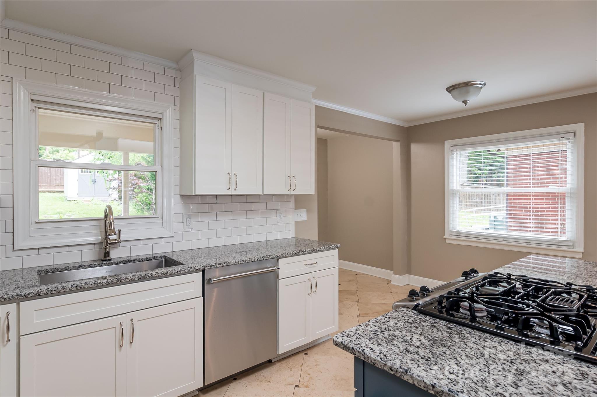 550 W Kingston Avenue