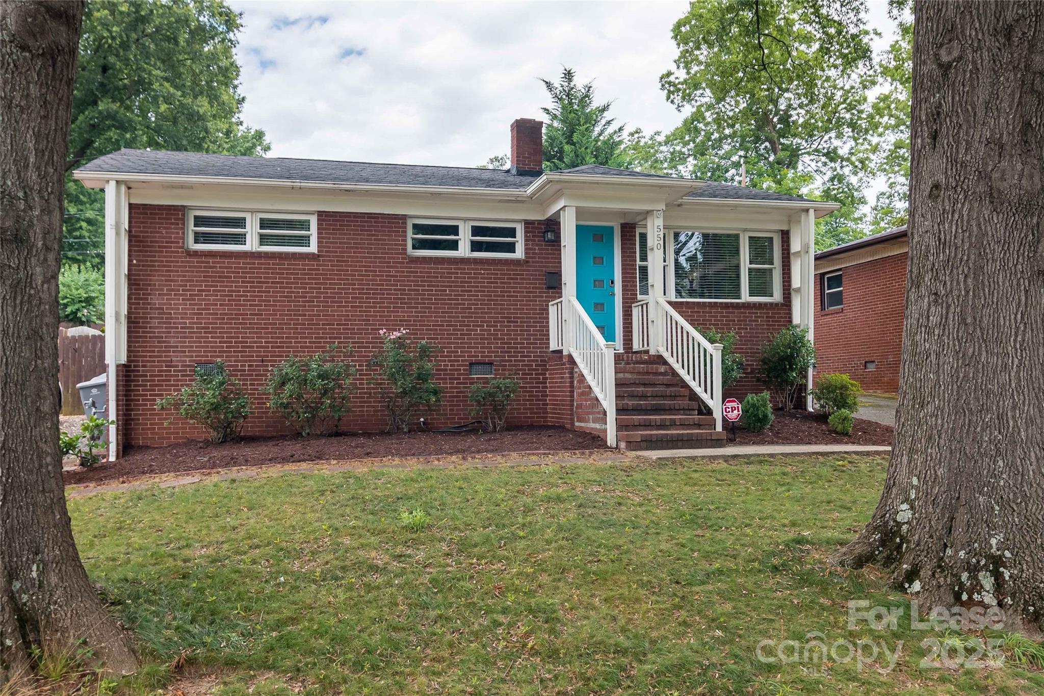 550 W Kingston Avenue