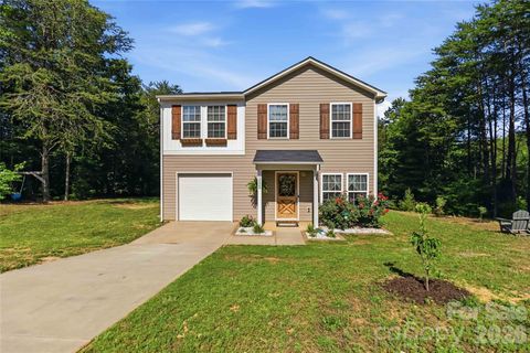 Photo of 2220 Pinnacle View Drive, Kings Mountain, NC 28086 (MLS # 4378422)