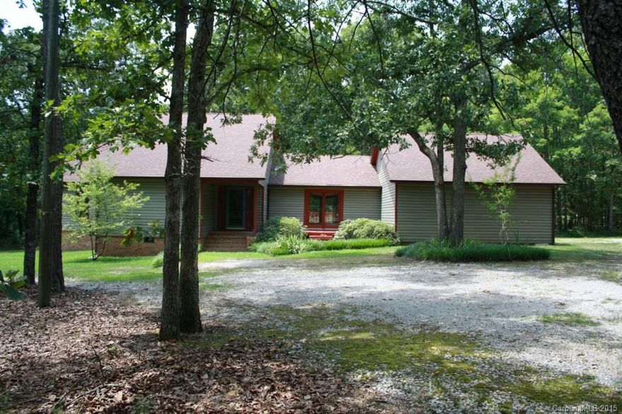 Charming 3BD/2BA ranch on quiet wooded lot. Property is in great condition and priced to sell! Turn-key ready!