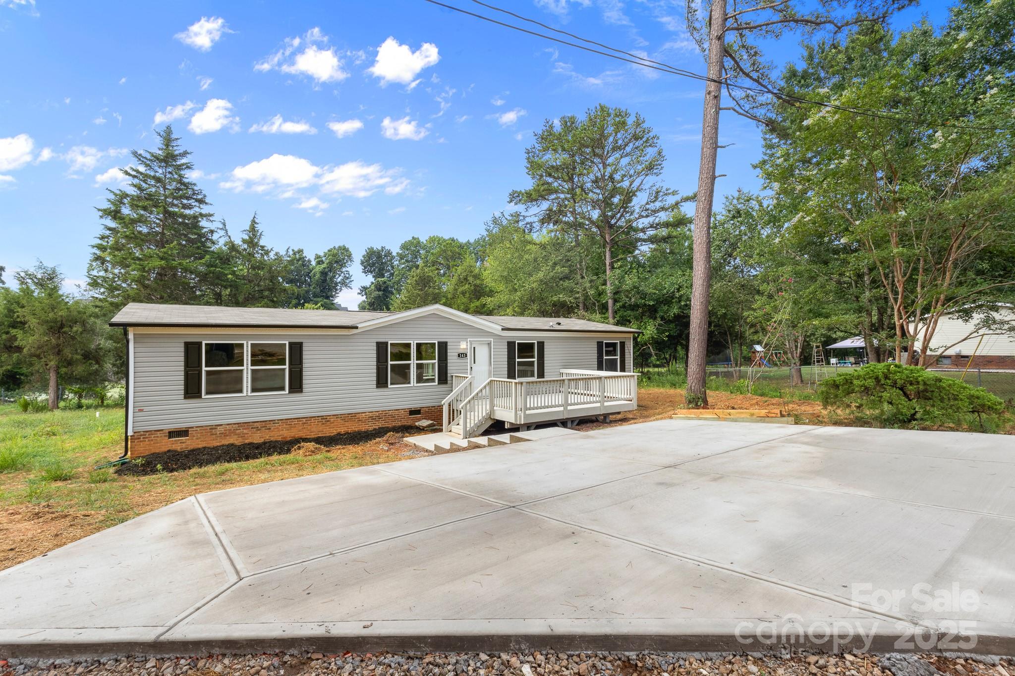 143 Lakewind Drive