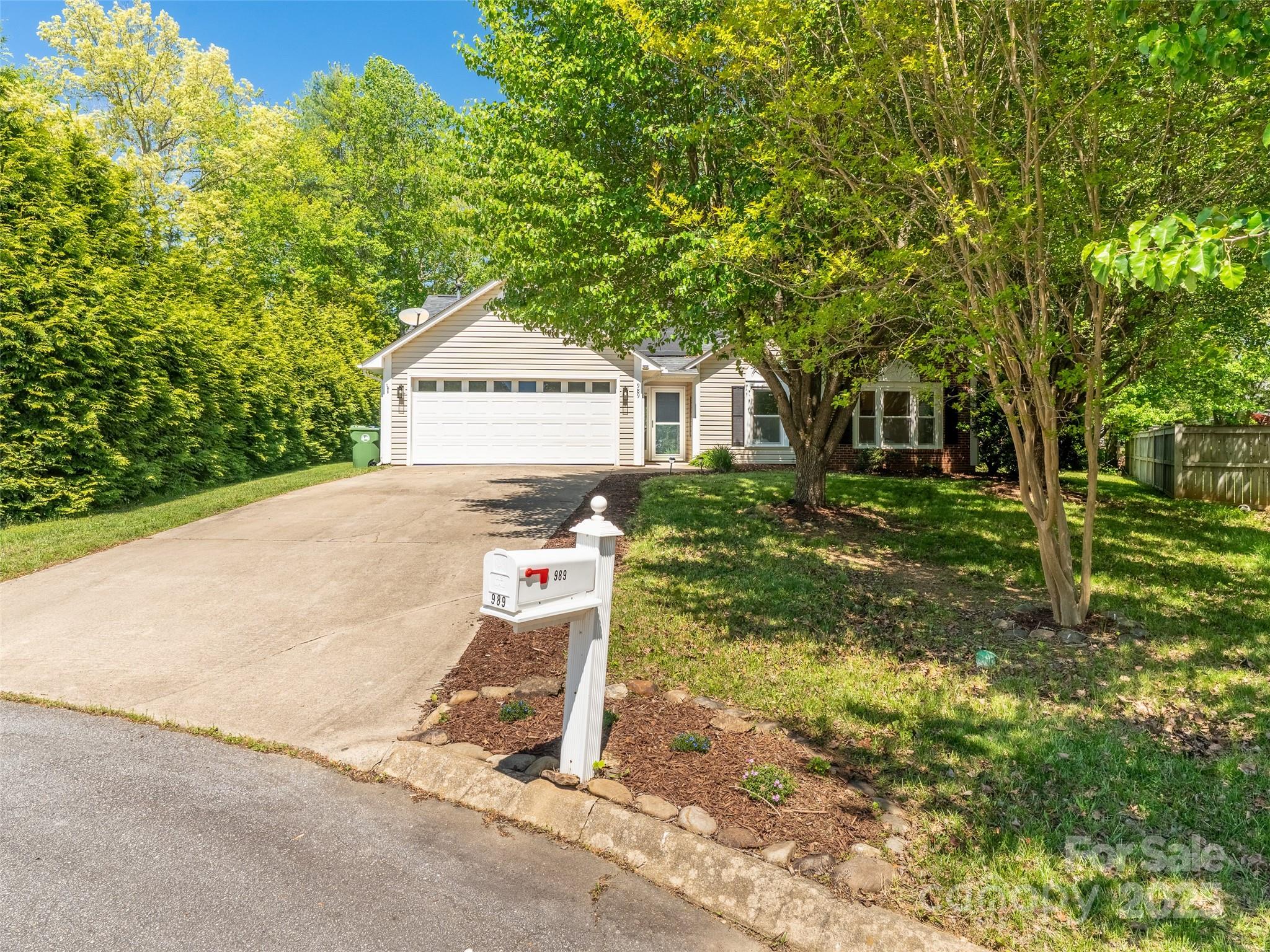 989 Thorncrest Court