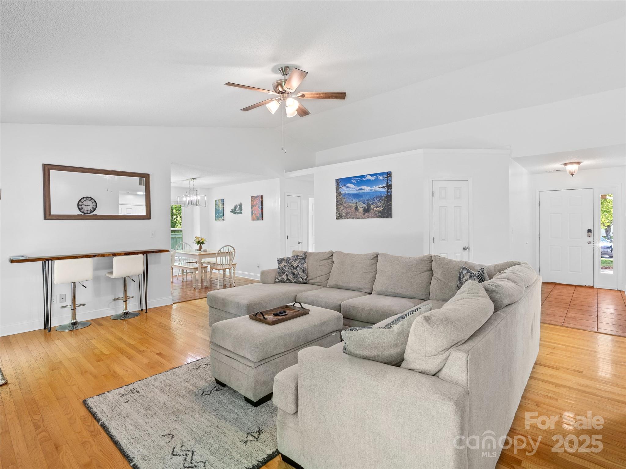 989 Thorncrest Court