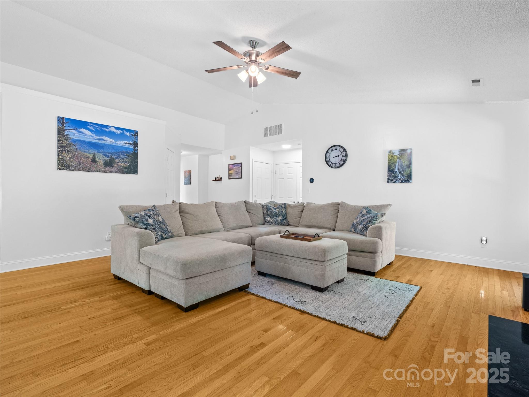 989 Thorncrest Court