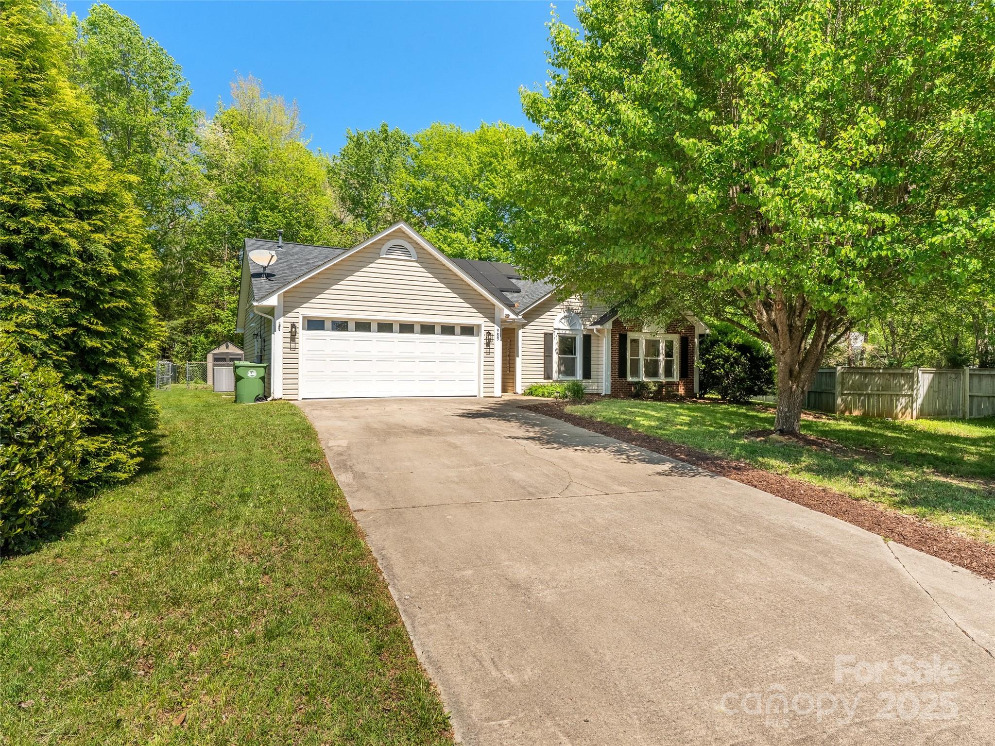 989 Thorncrest Court