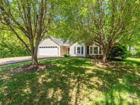 989 Thorncrest Court Fletcher NC 28732