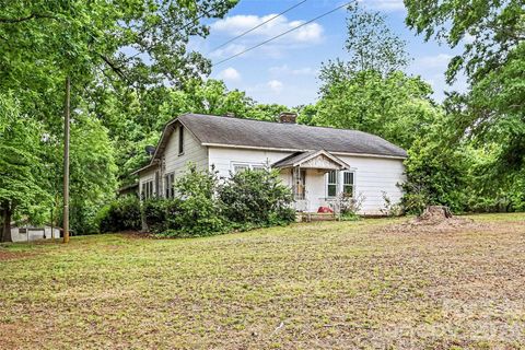 Photo of 1116 Medlin Road, Monroe, NC 28112 (MLS # 4378370)