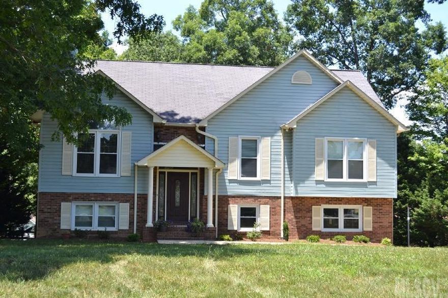 Great family home located in Arbor Springs neighborhood.  This home is well-maintained and clean as a whistle!  Just unpack your boxes.  The three bedroom, 2 bath home features many recent updates including a new roof being installed July 2015, brand new kitchen appliances, new counters and backsplash and fresh paint in neutral colors.  Master bedroom has two closets, one of which is walk-in.  Private backyard is perfect for relaxing on deck!  Lower level has HUGE bonus room/den, laundry room with half bath and double garage.  Conveniently located to shopping and schools and is only a short drive to Hickory. This is a MUST see!