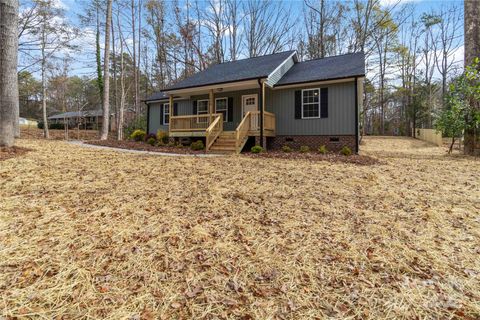 1990 Crestwood Lane Clover SC 29710