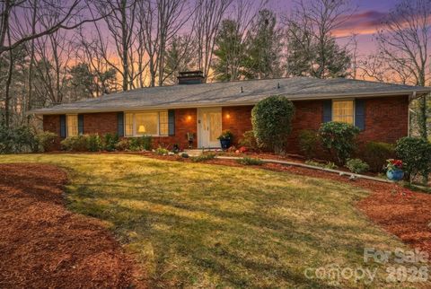 Photo of 7 Brushwood Road, Asheville, NC 28804 (MLS # 4342136)