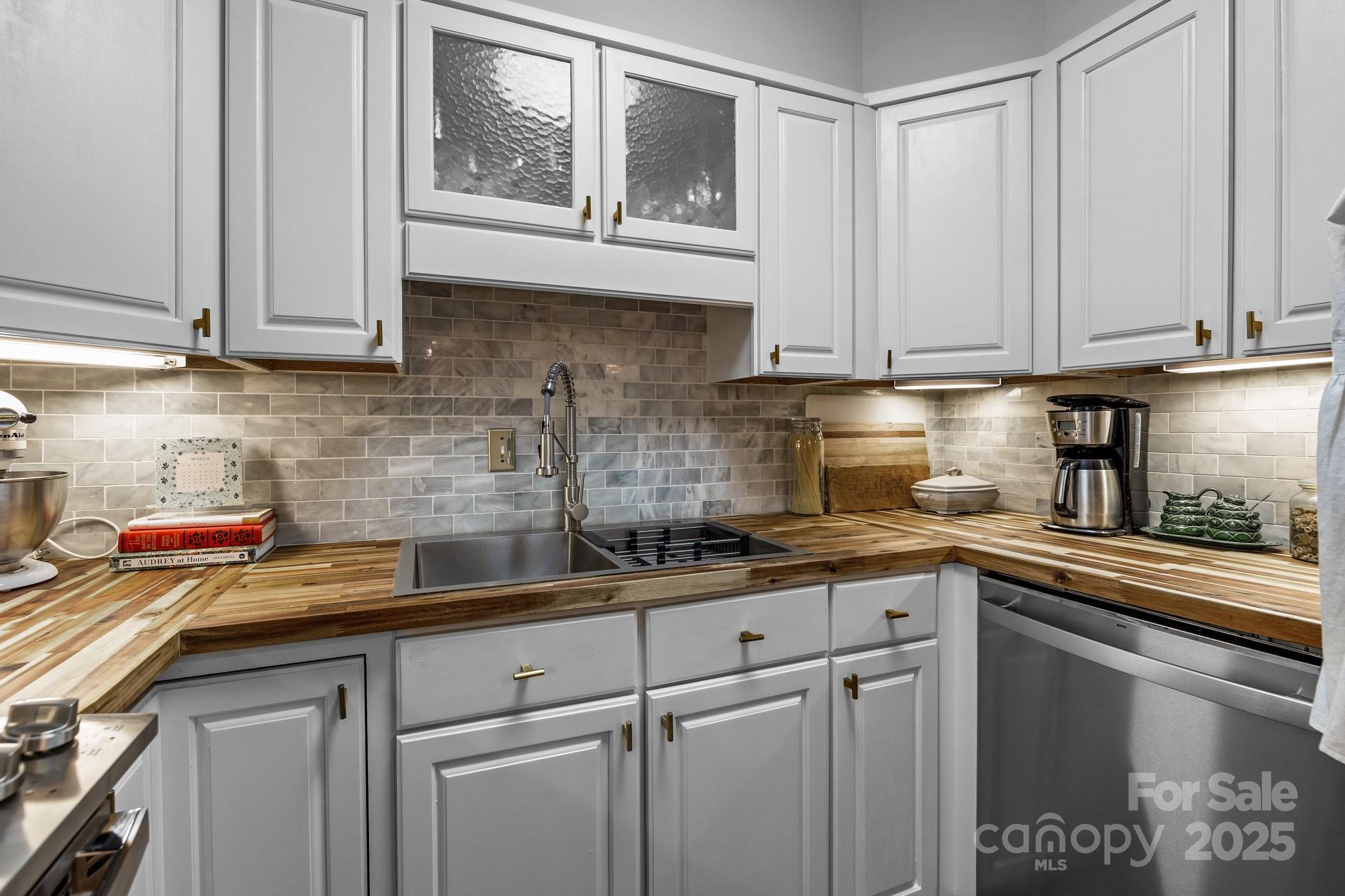 2503 Roswell Avenue 208