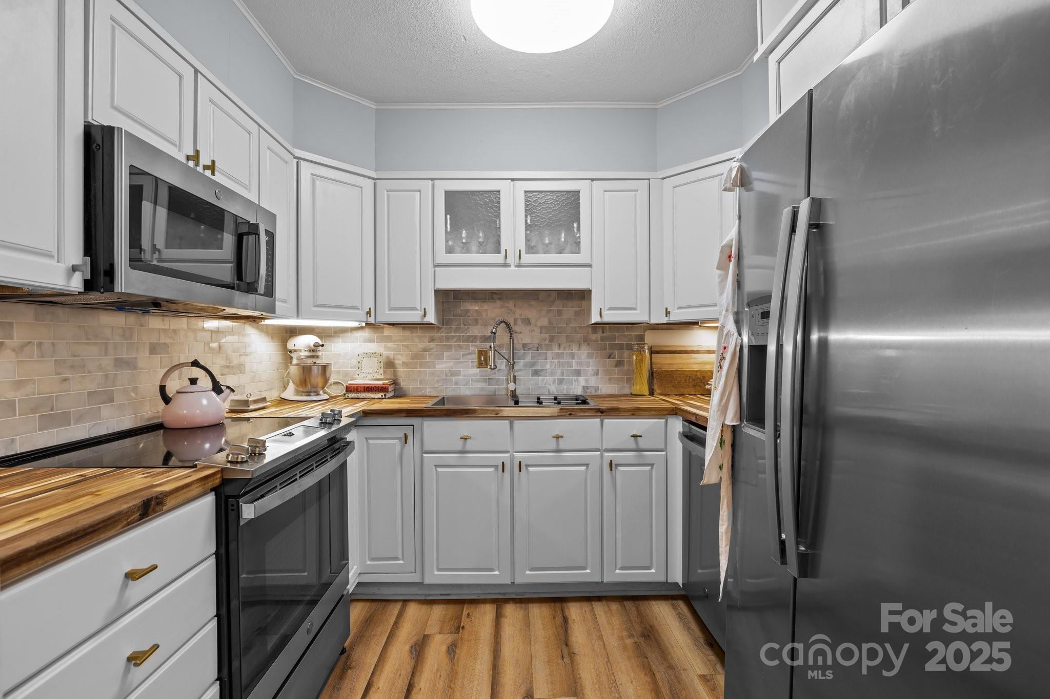 2503 Roswell Avenue 208
