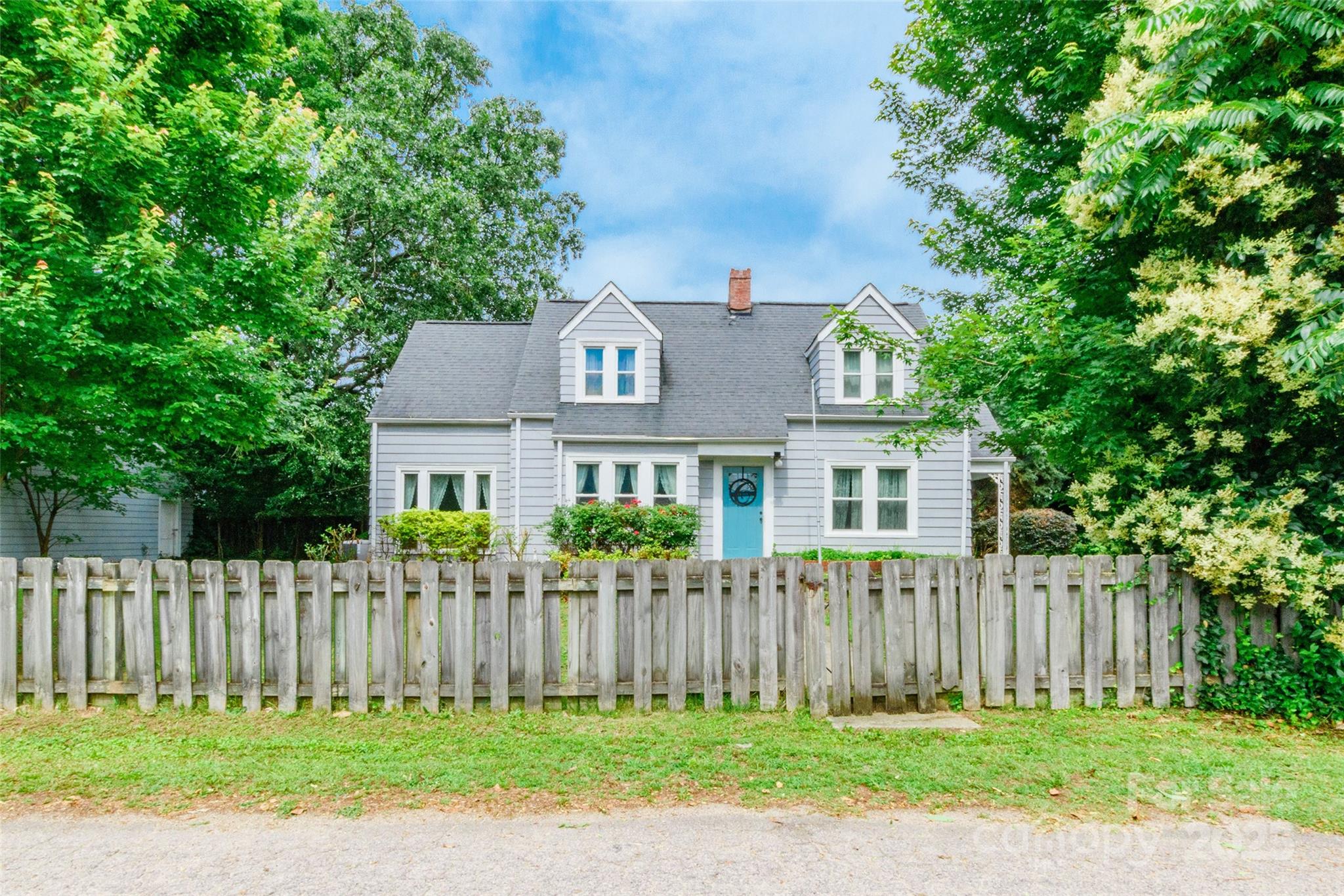 904 Venus Street