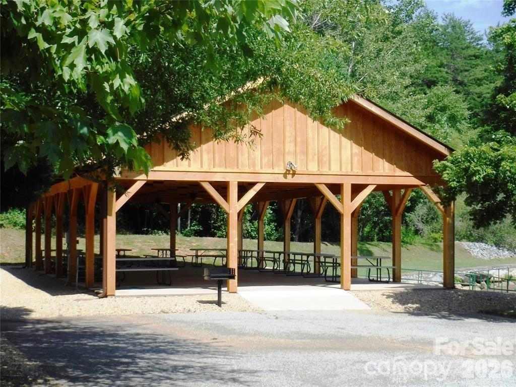 26 Mountain Parkway 26