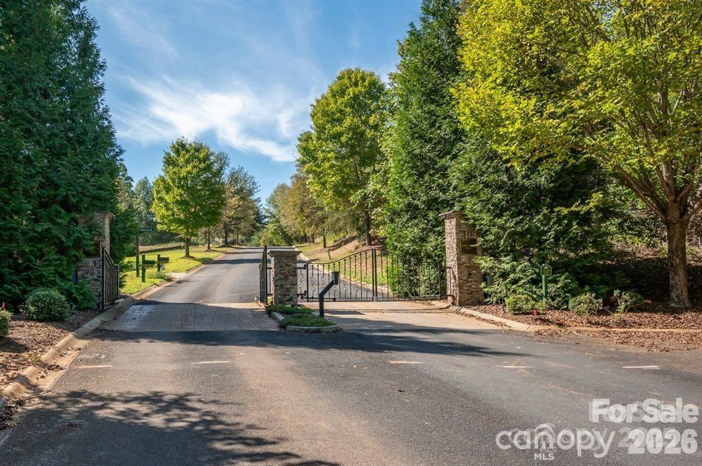 26 Mountain Parkway 26