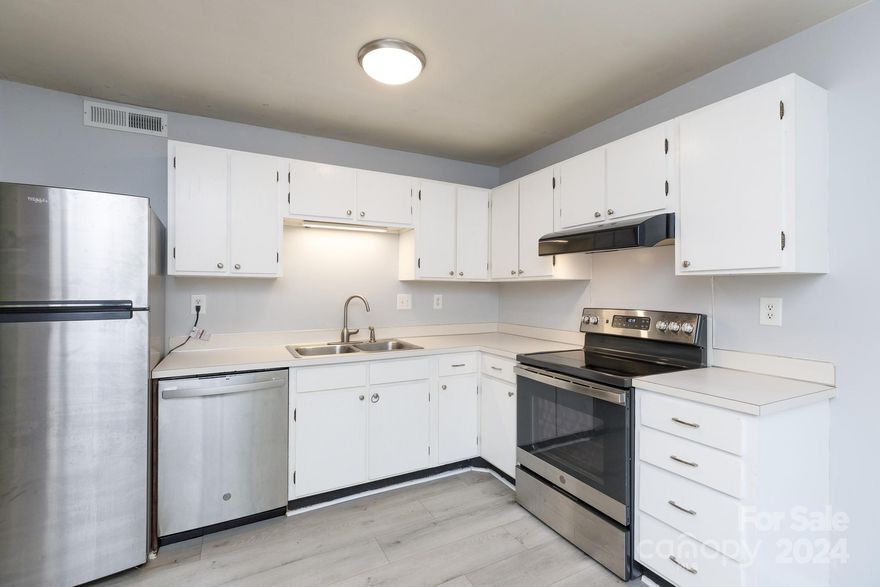 Ready for low maintenance living that is convenient to everything?  Come see this 2 bedroom 1 bath ground level condo in Hunters Trace.  Enjoy a patio that's enclosed and lawn care is provided!  HVAC has recently been replaced and Seller is offering a 2-10 home warranty!  Just off the Celanese exit with quick access to dining, shopping and much more!