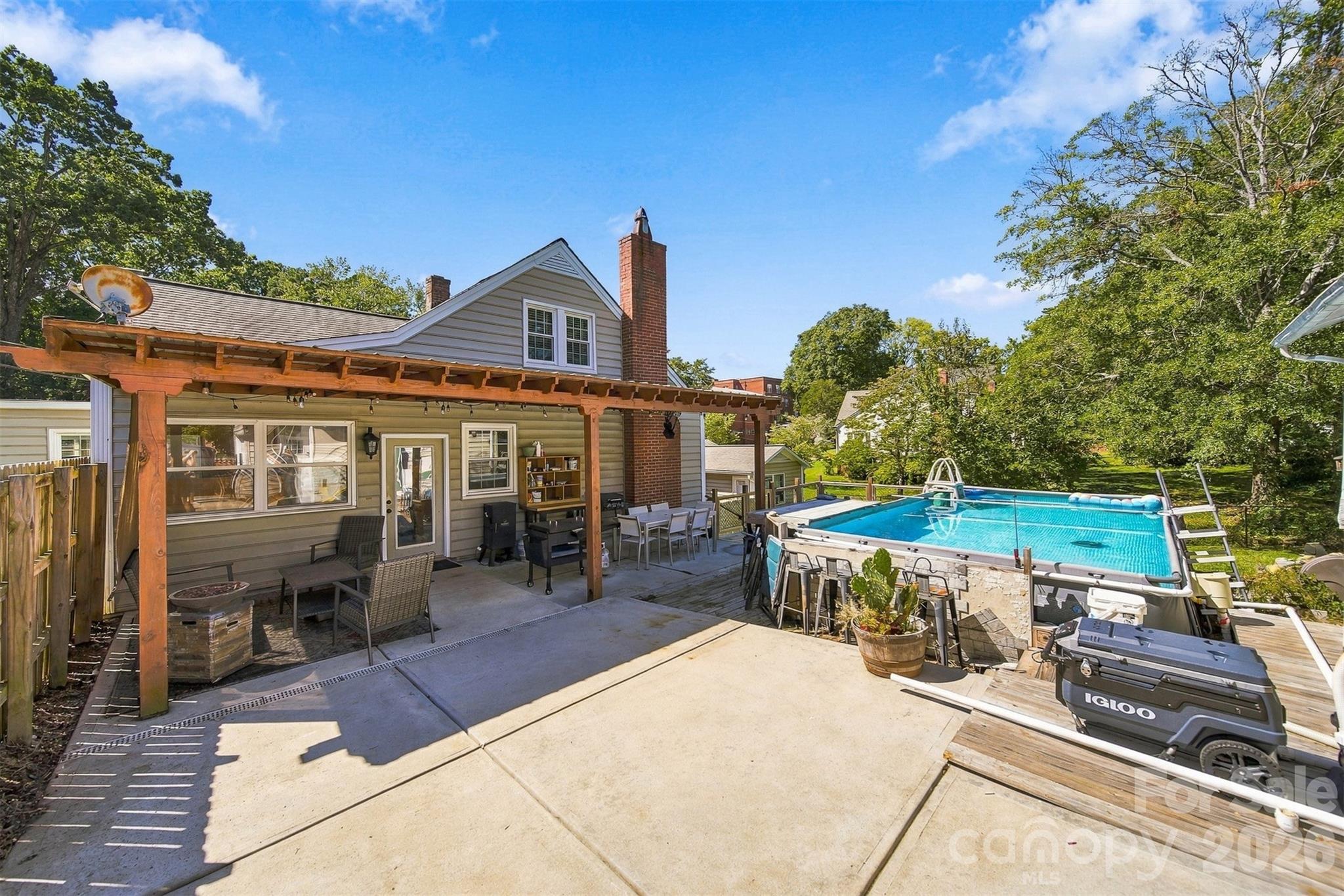 625 E Park Drive