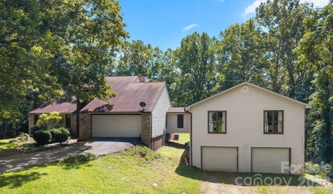 Photo of 40 Country Bear Lane, Flat Rock, NC 28731 (MLS # 4420837)